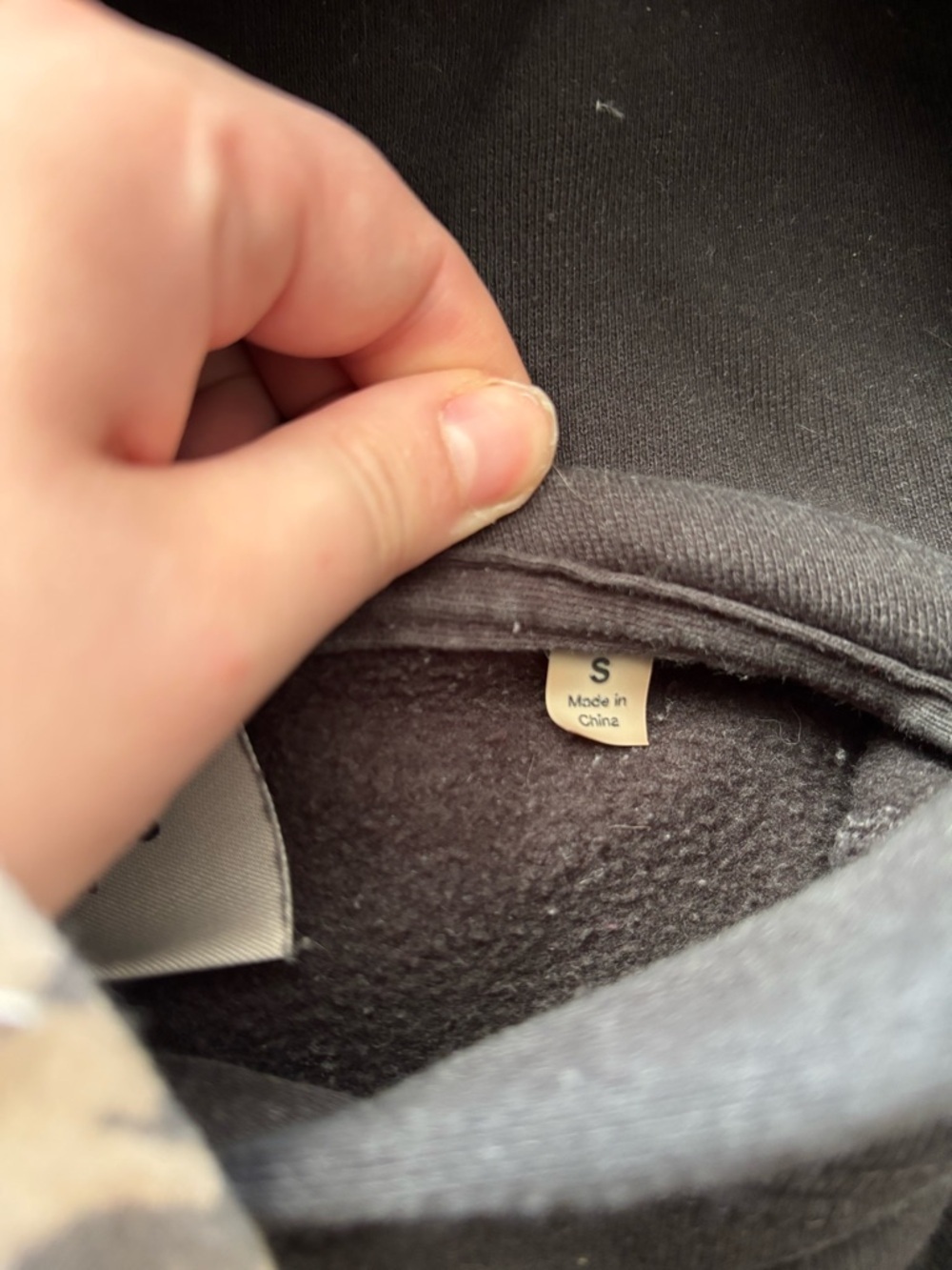 ESSENTIALS Fear of God Black Hoodie - Picture 5 of 5